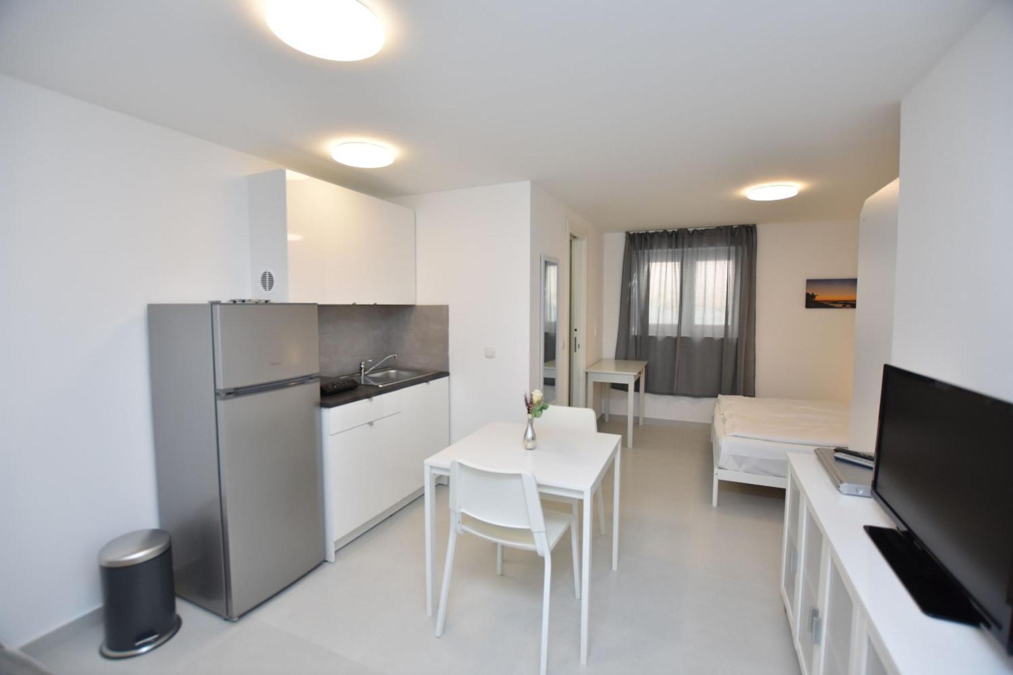 Apartments Leonardo Primosten Bagian luar foto