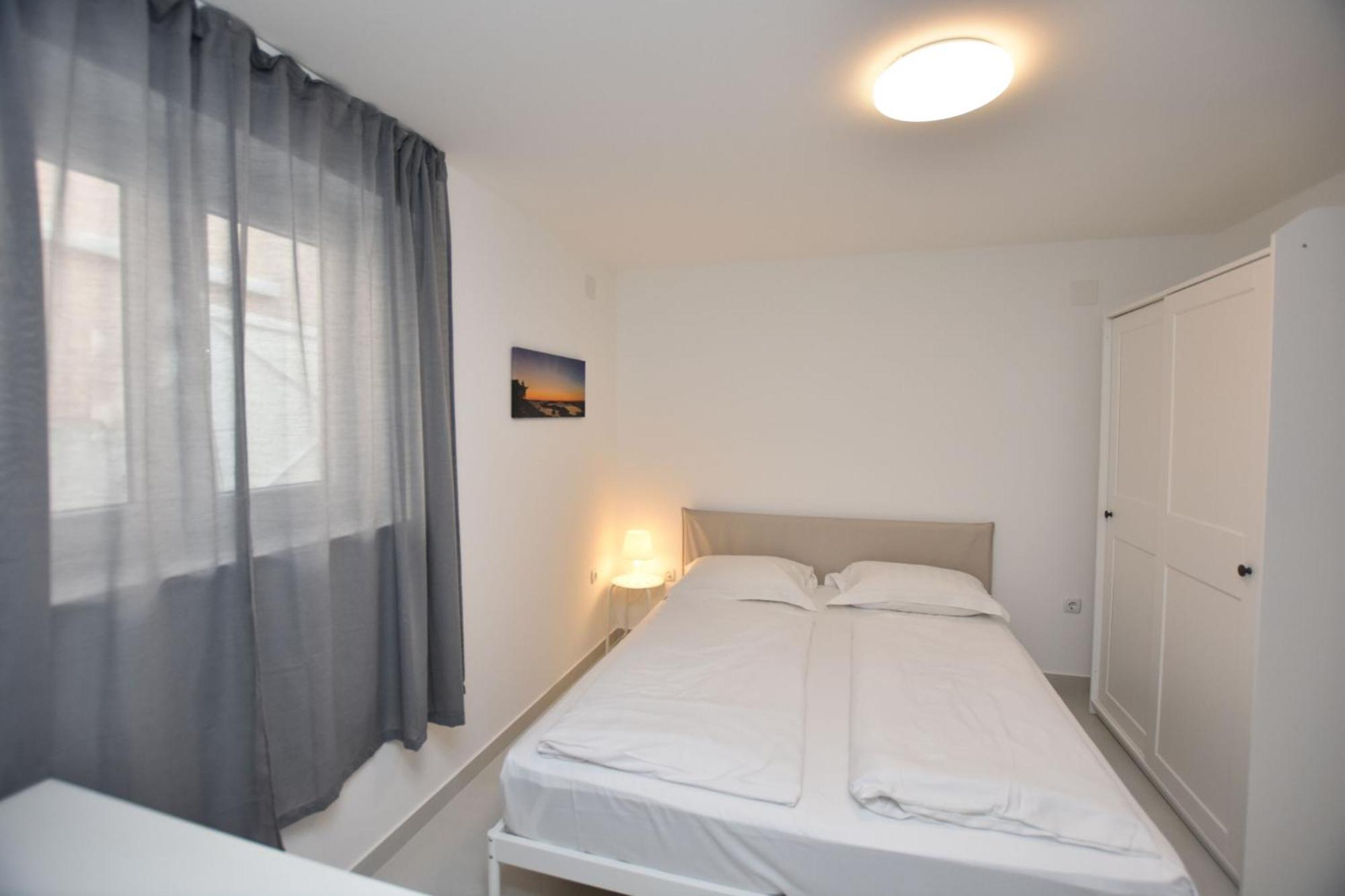 Apartments Leonardo Primosten Bagian luar foto